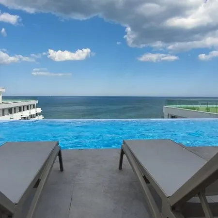 Infinity Pool Prima Linie La Mare *